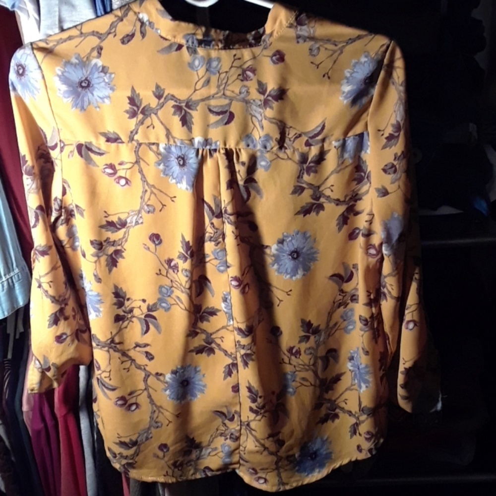 Shirt - Picture 2 of 3